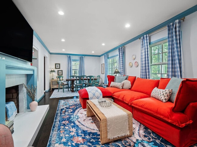 property at 3815 Ellendale Rd