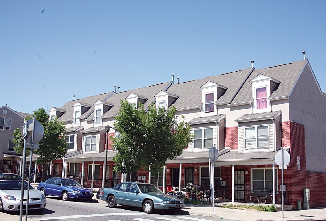 RAYMOND ROSEN APARTMENTS in Philadelphia, PA - Building Photo