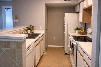 2209 Antigua Pl in Kissimmee, FL - Foto de edificio - Building Photo