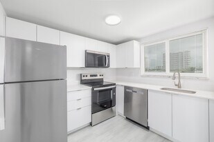 Marina View in North Miami Beach, FL - Building Photo