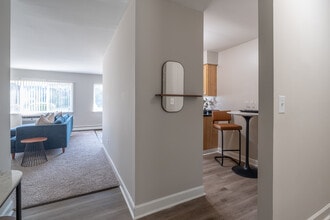 The Arbors of Glen Ellyn in Glen Ellyn, IL - Foto de edificio - Building Photo