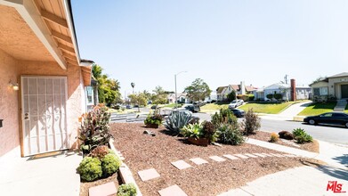 3935 W 58th Pl in Los Angeles, CA - Building Photo - Building Photo