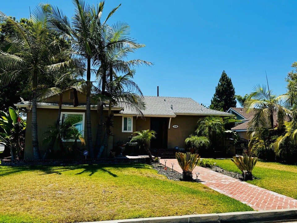 7246 Shady Oak Dr in Downey, CA - Building Photo