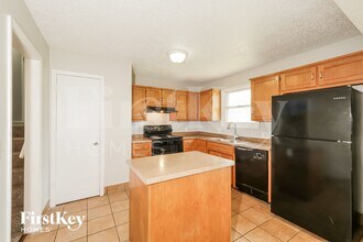 7308 E 122 Terrace in Grandview, MO - Foto de edificio - Building Photo