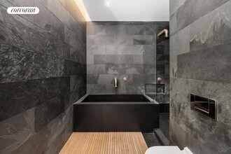 12 E 12th St in New York, NY - Building Photo - Building Photo