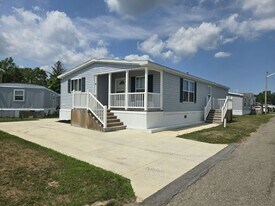 1411 Center Dr in Alden, NY - Building Photo