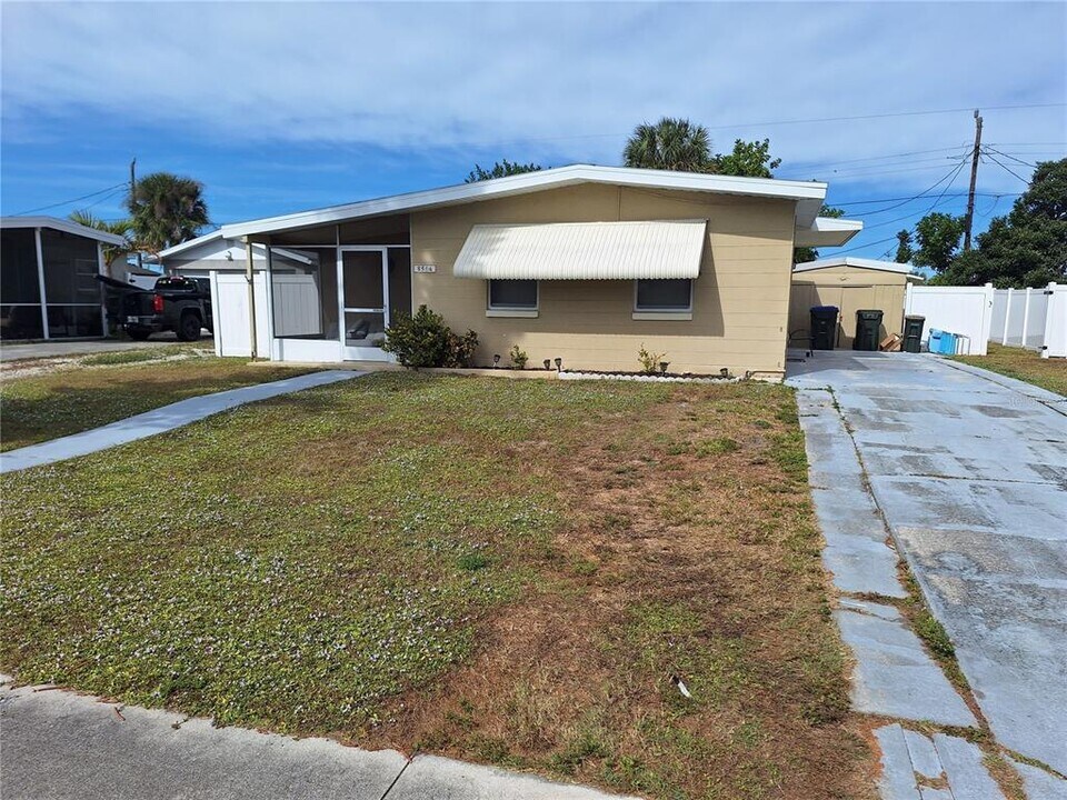 8564 Agress Ave in North Port, FL - Building Photo