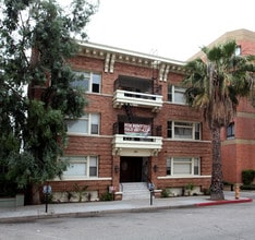 330 Cedar Avenue in Long Beach, CA - Building Photo - Building Photo