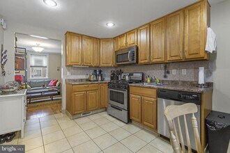 2664 Webb St in Philadelphia, PA - Building Photo - Building Photo