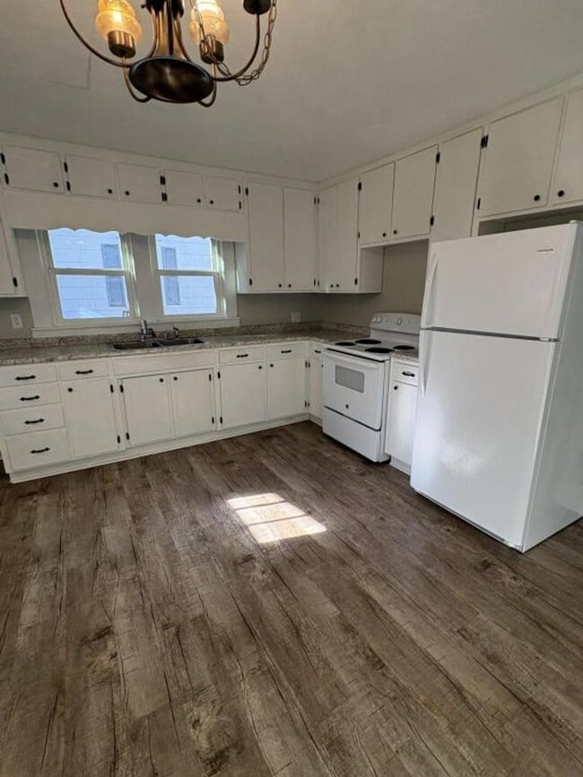 1270 People St NE in Cleveland, TN - Building Photo - Building Photo