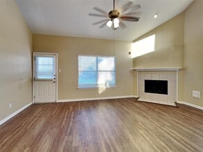 3906 E Lindbergh Ct in Baytown, TX - Building Photo - Building Photo
