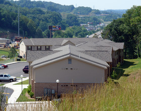 Tyler Heights Apartments in Charleston, WV - Foto de edificio - Building Photo