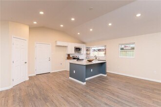 3725 Kingston Dr in Corpus Christi, TX - Building Photo - Building Photo