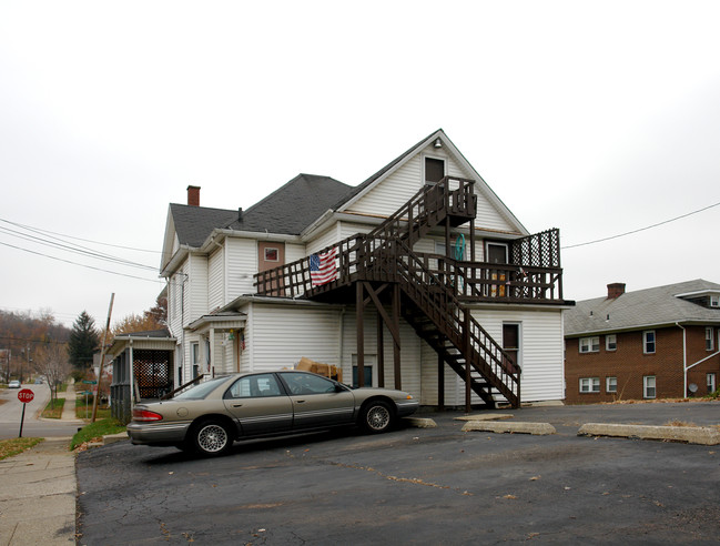 698 Kenmore Blvd in Akron, OH - Foto de edificio - Building Photo