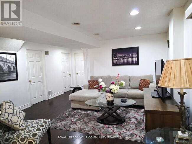 167 Berwick Crescent in Richmond Hill, ON - Building Photo - Building Photo