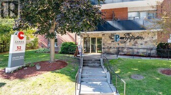 52 Park St E in Mississauga, ON - Building Photo