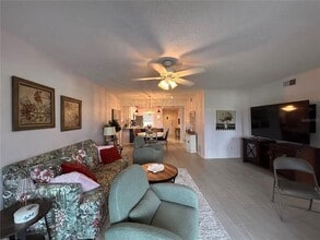 433 Cerromar Ln in Venice, FL - Building Photo - Building Photo