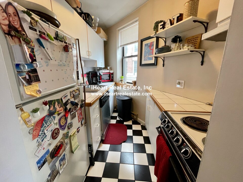 13 Thacher St, Unit 3 in Boston, MA - Building Photo