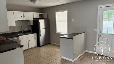 1221 Jubail Dr in Hinesville, GA - Foto de edificio - Building Photo