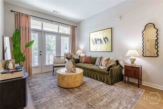 1150 E Perry Ln in Savannah, GA - Building Photo - Building Photo