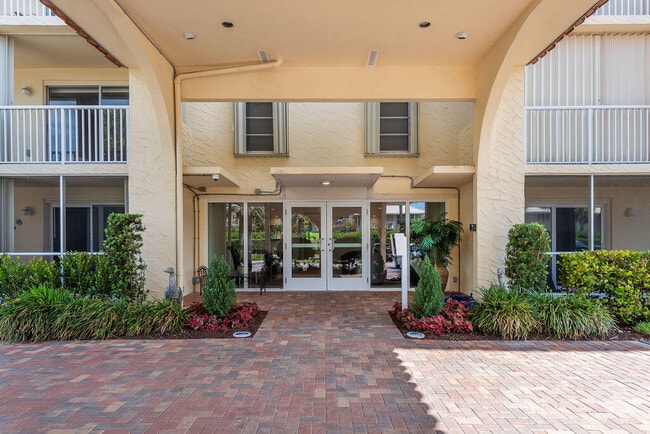 property at 951 De Soto Rd
