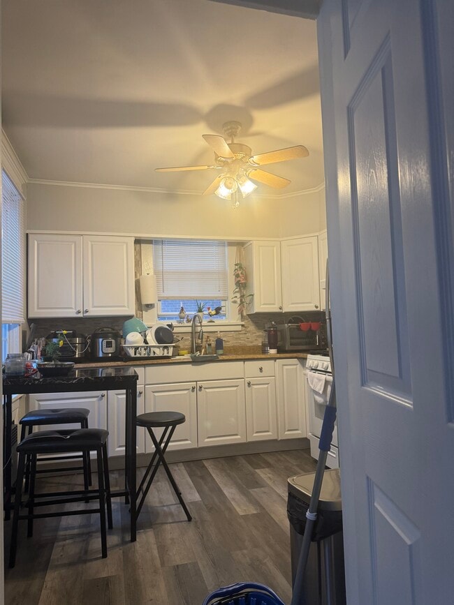 19 Maple St, Unit 1.5 bedroom 1st floor in New Brunswick, NJ - Foto de edificio - Building Photo