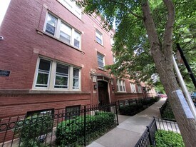 1407 W Winona St in Chicago, IL - Building Photo