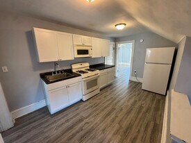 602 E Grove St in Bloomington, IL - Building Photo