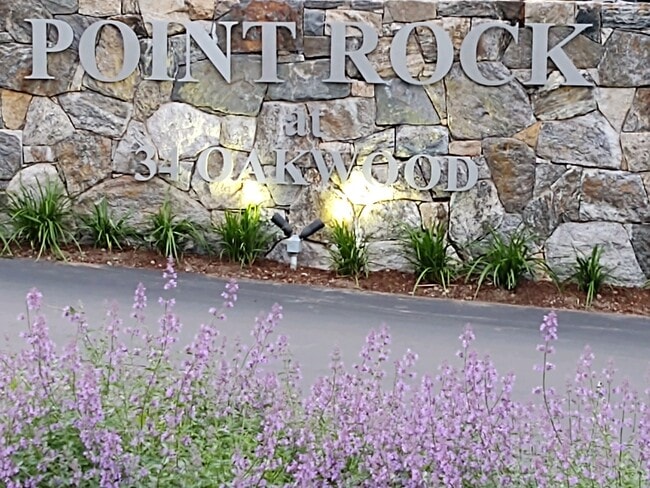 Point Rock at Oakwood in Norwalk, CT - Foto de edificio - Building Photo