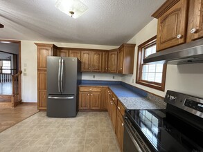 74 Hungry Hill Rd in Sterling, CT - Building Photo - Building Photo