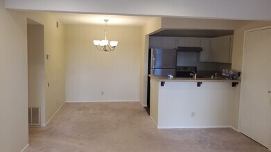 2429 Chandler Ave in Simi Valley, CA - Building Photo - Building Photo
