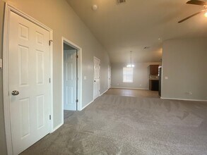 12033 NW 133rd Terrace in Piedmont, OK - Foto de edificio - Building Photo