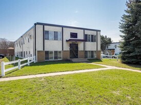 4965 3rd St NE, Unit 7 in Fridley, MN - Building Photo