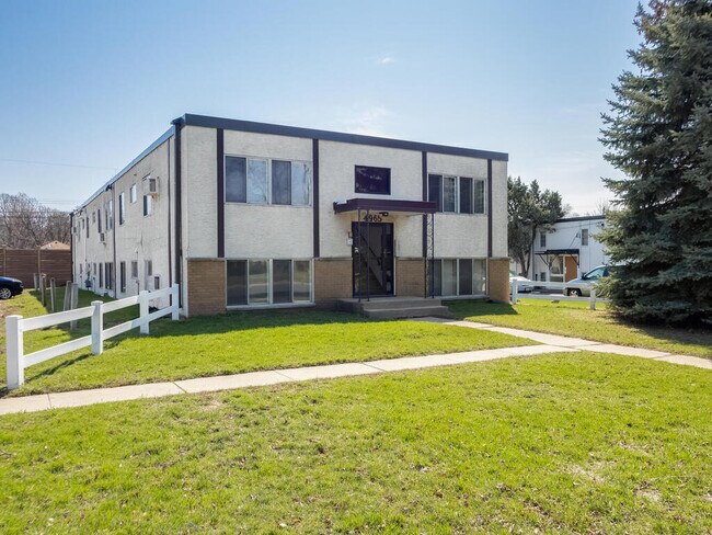 4965 3rd St NE, Unit 3