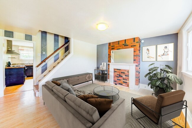 property at 1008 E Warrington Ave