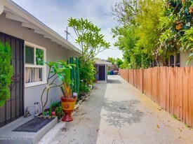 2652 Granada Ave in Los Angeles, CA - Foto de edificio - Building Photo