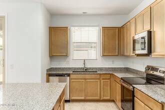 10162 W Amelia Ave in Avondale, AZ - Building Photo - Building Photo