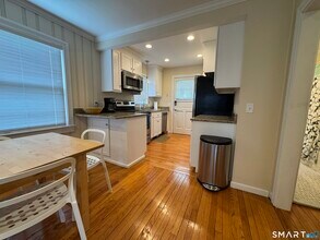 42 Parkway S in New London, CT - Building Photo - Building Photo