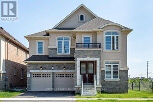 9 Smallwood Rd in Brampton, ON - Building Photo