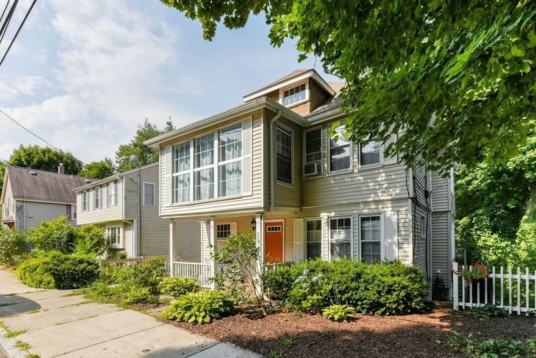 25 Pinedale Rd in Boston, MA - Building Photo