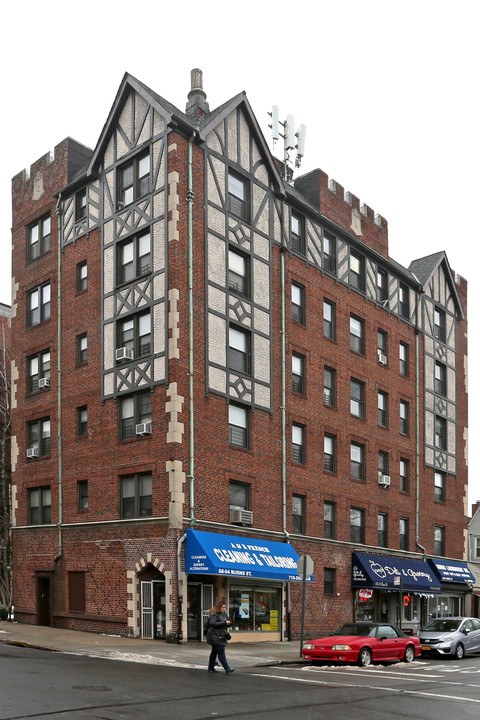 6804 Burns St in Forest Hills, NY - Building Photo