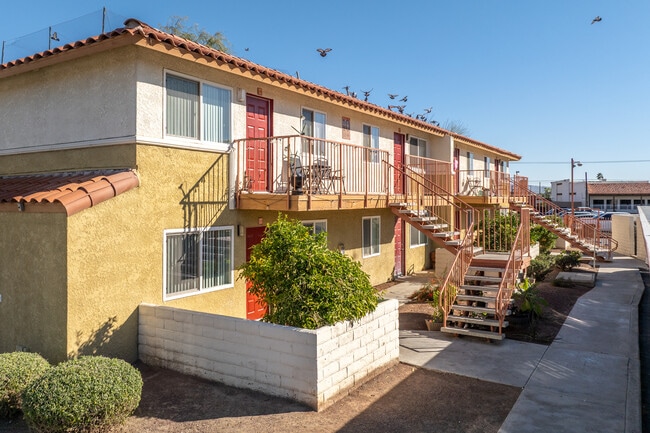 Encanto Apartments in Indio, CA - Foto de edificio - Building Photo