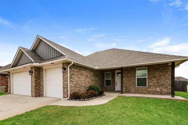 4213 St Augustine St in Mustang, OK - Building Photo - Building Photo