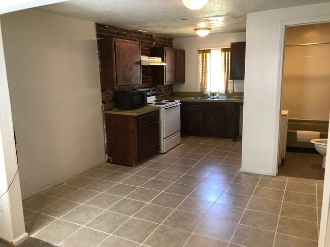 520 Buckley St, Unit Apt a in Orangeburg, SC - Building Photo - Building Photo