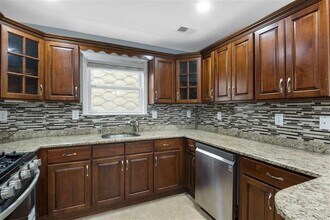 150 Congress St in Jersey City, NJ - Building Photo - Building Photo