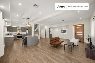 Private bedroom in 4 bed/4 bath Home in Los Angeles, CA - Building Photo - Building Photo