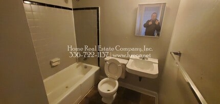 2332 N Cherry St in Winston-Salem, NC - Building Photo - Building Photo