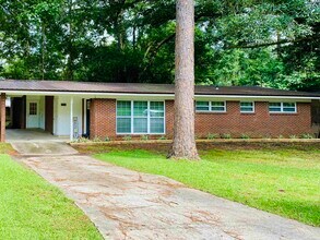 1113 Buckingham Dr in Tallahassee, FL - Building Photo - Building Photo