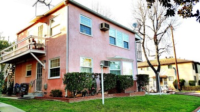 5057 Cahuenga Blvd in North Hollywood, CA - Foto de edificio - Building Photo