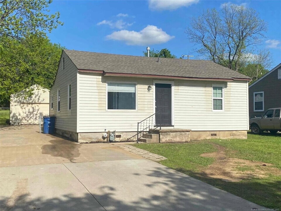 1047 N Louisville Ave in Tulsa, OK - Building Photo